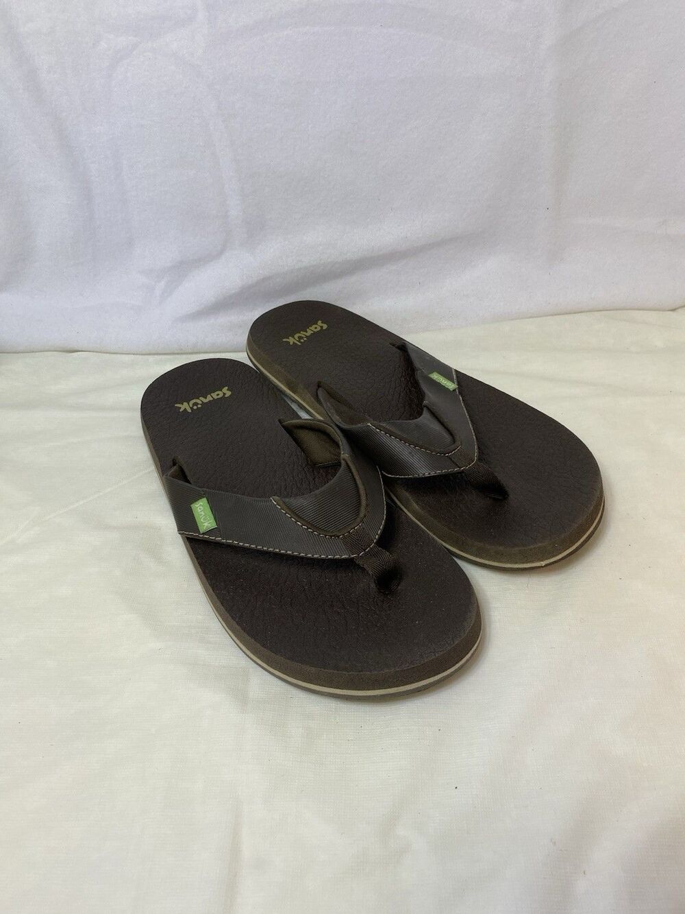 Sanuk Men's Flip Flops Sandals Shoes size 6/7 Brown Thongs Open Toe